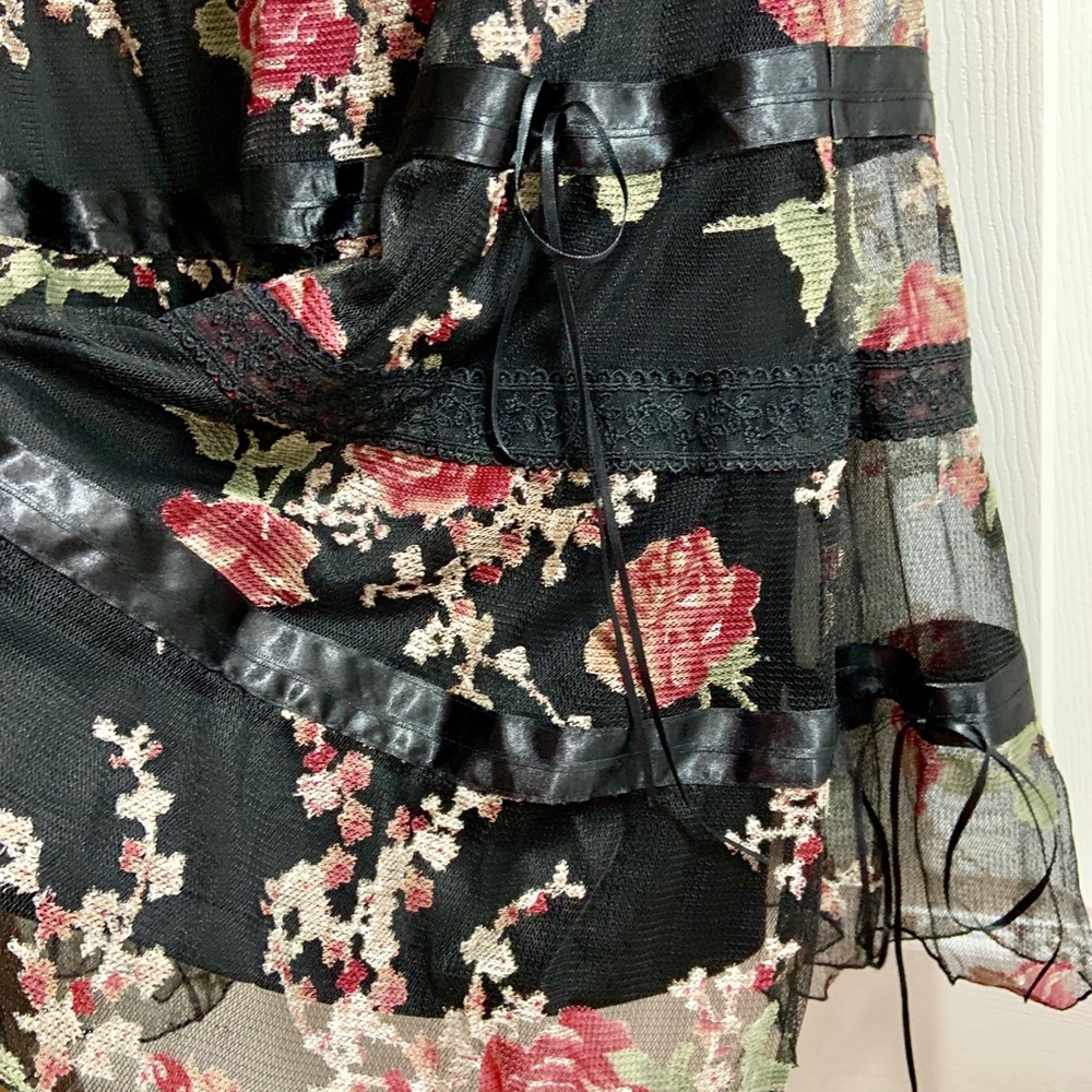 Express: Black Floral Lace Skirt - Picture 3 of 5